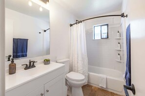 Dusche, Handtücher, Toilettenpapier