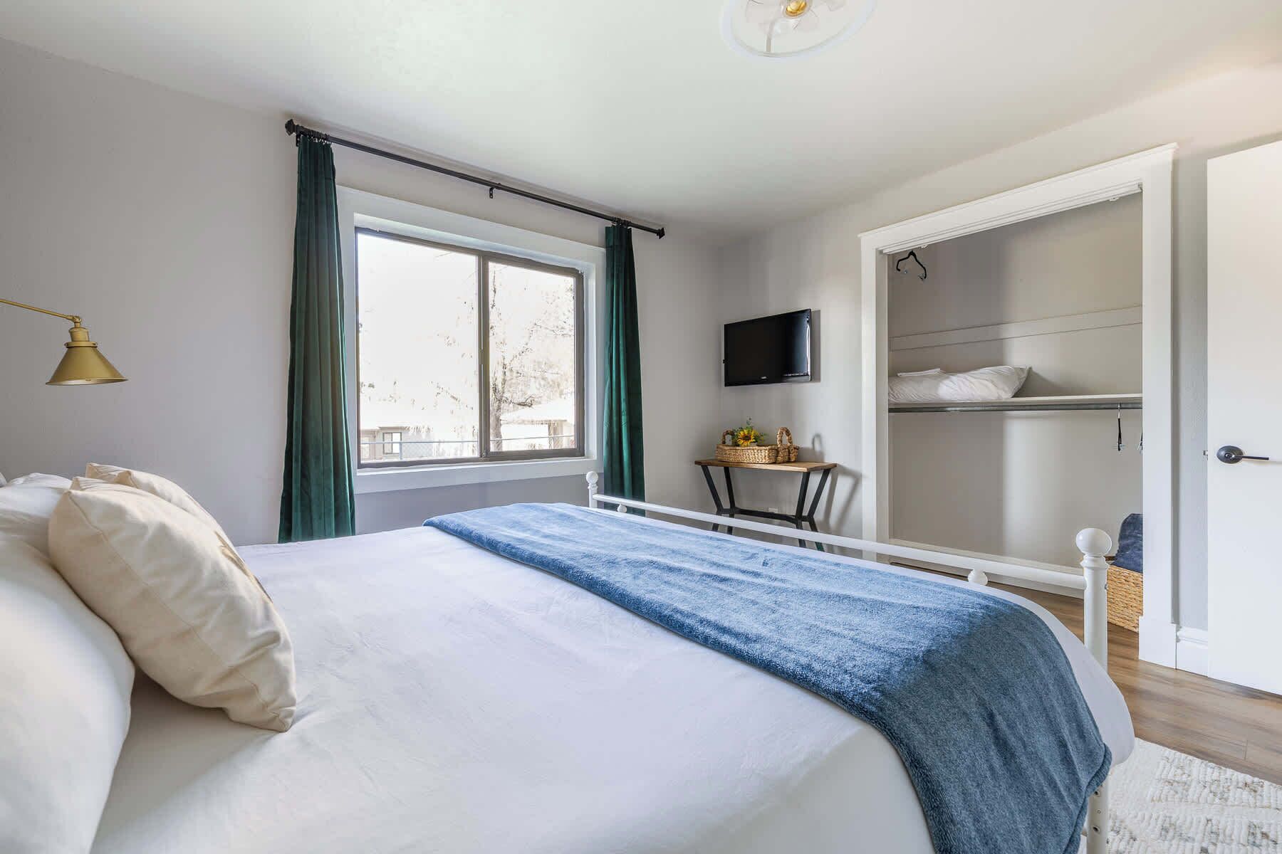 3 bedrooms, WiFi, bed sheets