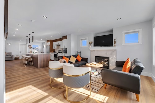 Spacious 3BR|2.5Bth | Free parking in Saddle Ridge