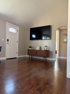 Interior - Make this charming, modern retreat your home away from home!! (Wareham)