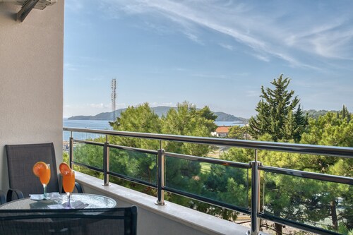 Beautiful New Apartment with Sea View