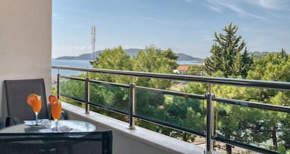 Beautiful New Apartment with Sea View