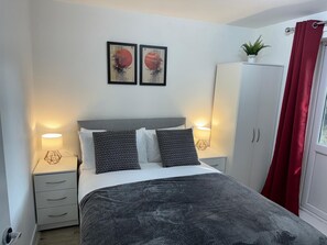 House | 1 bedroom, free WiFi, bed sheets - Free Parking/city Centre/long Stay/local Stores (Birmingham)