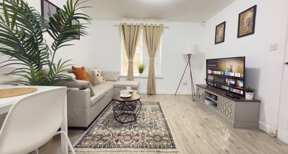 Free Parking/city Centre/long Stay/local Stores