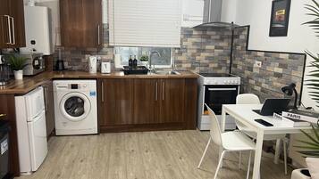 House | Private kitchen | Fridge, microwave, oven, stovetop