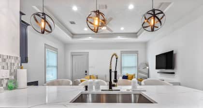 Charming 3-bedroom house with WiFi, AC in Humble near IAH