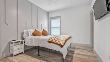 3 bedrooms, travel crib, WiFi, bed sheets