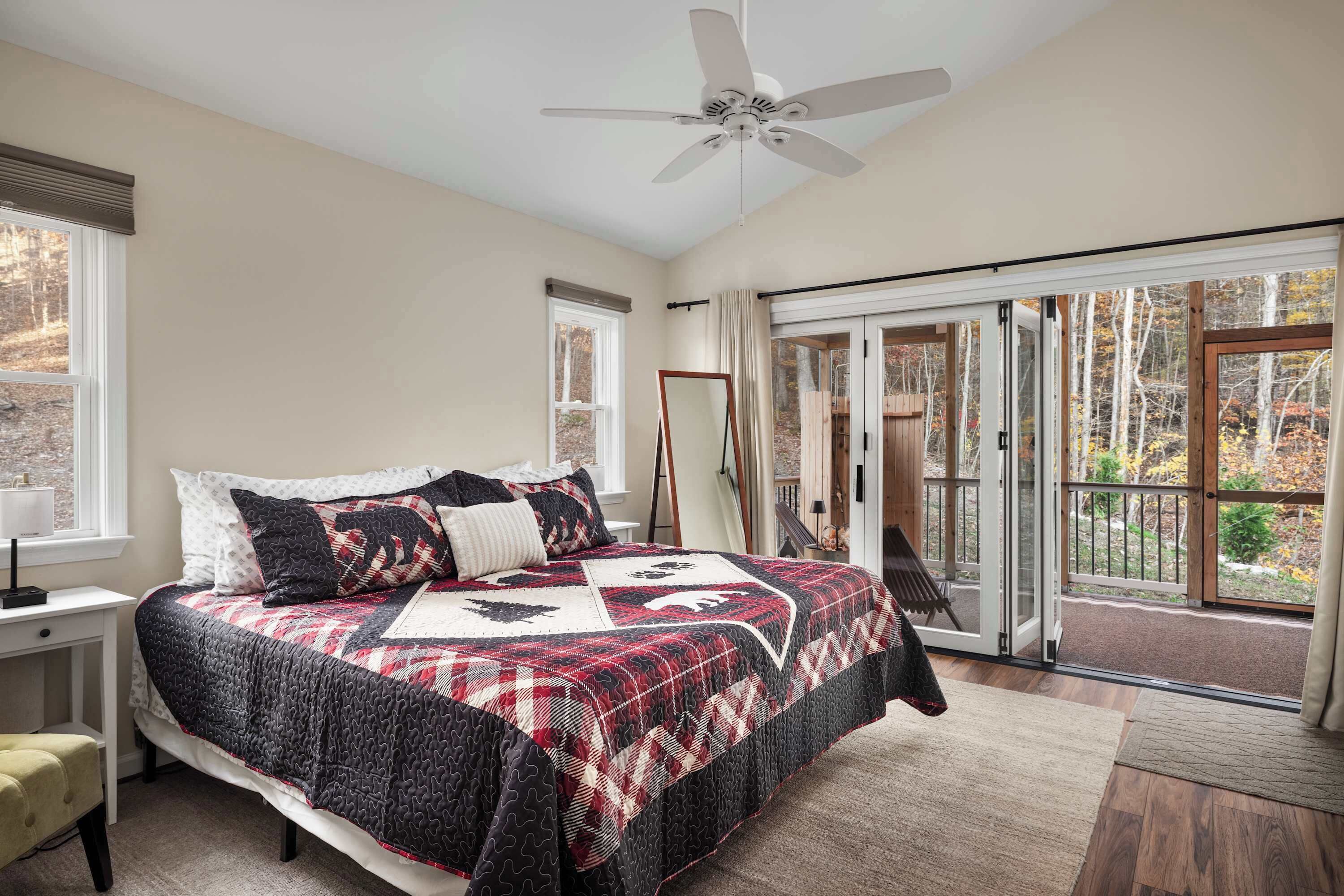 2 多间卧室、办公桌、熨斗/熨衣板、旅行婴儿床