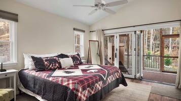 2 bedrooms, desk, iron/ironing board, travel cot