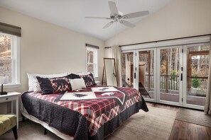 2 chambres, bureau, fer et planche à repasser, lit parapluie