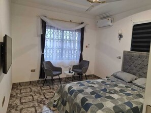 Bureau, espace de travail pour ordinateur portable