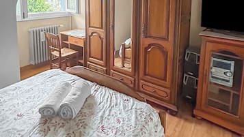 1 bedroom, iron/ironing board, WiFi, bed sheets