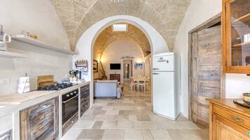 Frigorifero, microonde, forno, lavastoviglie