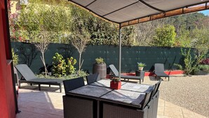 An outdoor patio area with wicker furniture, a table, and potted plants. - WELCOME TO "LOU PARADOU" NEW HOUSE FOR 4 PEOPLE IN PROVENCE VERTE (Méounes-lès-Montrieux)