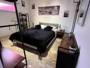 2 soverom, skrivebord, wi-fi (inkludert) og sengetøy