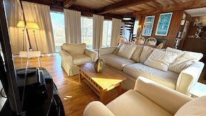 Smart-TV, DVD-Player, Bücher
