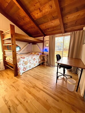 3 bedrooms, desk, iron/ironing board, WiFi