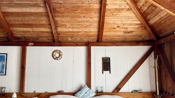 3 bedrooms, desk, iron/ironing board, WiFi