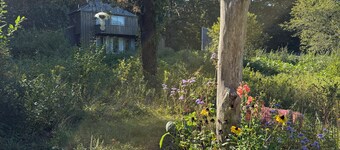 Cozy 3BR Cottage with Lambert's Cove Beach access