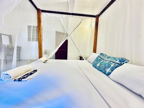 3 bedrooms, desk, iron/ironing board, WiFi