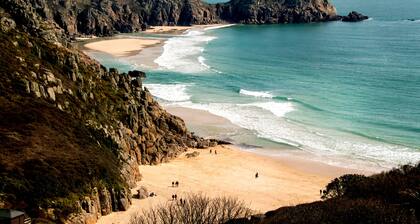 Sea Gem, a Coastal Haven in Historic Newlyn