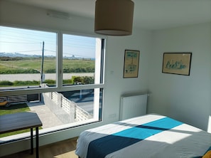 2 bedrooms, in-room safe, desk, iron/ironing board