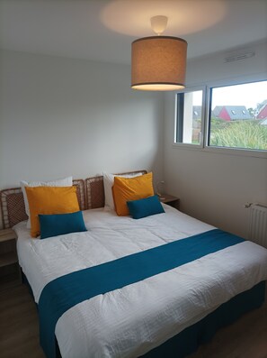 2 Schlafzimmer, Zimmersafe, Schreibtisch, Bügeleisen/Bügelbrett