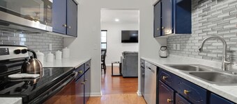 Charming Bungalow Near Downtown Historic Savannah