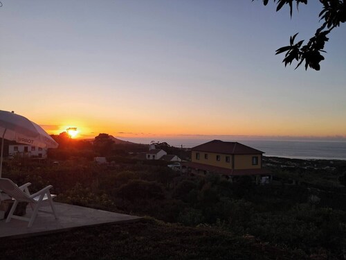 Biscoitos Top View apartment overlooking the sea with AC and very fast Wi-Fi