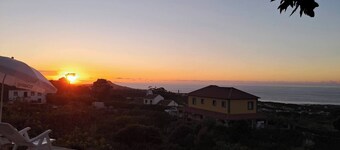 Biscoitos Top View apartment overlooking the sea with AC and very fast Wi-Fi