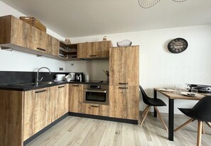 Fridge, microwave, dishwasher, coffee/tea maker - (12.813) T2 Skis aux pieds les Menuires (Les Menuires)