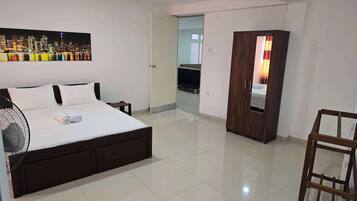 Room, 1 Bedroom, Accessible, Smoking | 1 bedroom