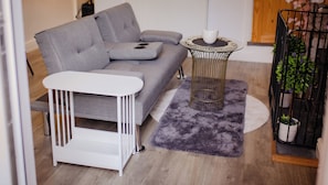 Smart TV, fireplace - COZY,LUXURY AND STYLISH TWO BEDROOM HOME
with Garden, Gym & Work spaces. (Leicester)