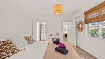 3 bedrooms, desk, iron/ironing board, travel crib