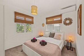 3 bedrooms, desk, iron/ironing board, travel crib