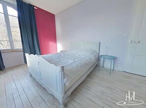 5 bedrooms, WiFi, bed sheets