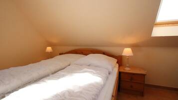 Apartemen | 2 kamar tidur dan dilengkapi dengan perabotan berbeda-beda