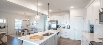 2-bedroom Home 10 Miles from Course - Daily Hostess Service Available
