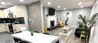 Spacious Modern Home near Furniture Market