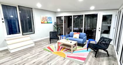 Spacious Modern Home near Furniture Market