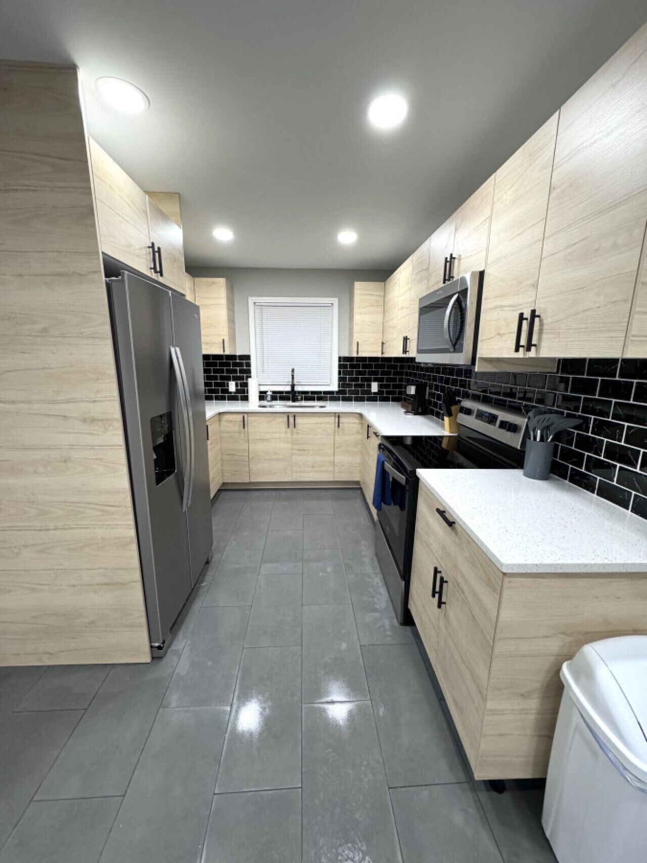 雪櫃、微波爐、焗爐、爐具