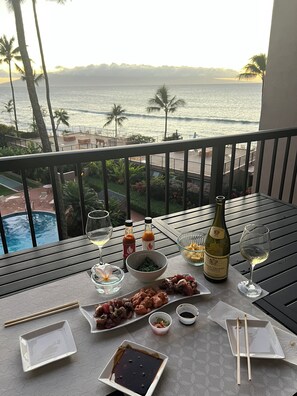 Outdoor dining - Oceanfront, Sunsets, Whales, and Sea Turtles at Honuloha, Floor & Remodeled (Lahaina)