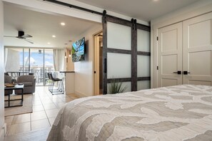 1 bedroom, iron/ironing board, free WiFi, bed sheets - Oceanfront, Sunsets, Whales, and Sea Turtles at Honuloha, Floor & Remodeled (Lahaina)