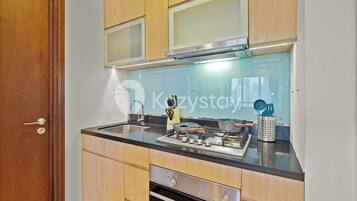 Apartment, 2 Bedrooms, City View | Private kitchen | Dining tables