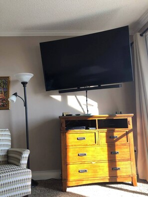 Living area - Hidden Treasure! A getaway close to all the action A408 Bldg A  (Fort Walton Beach)