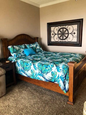 1 habitación, tabla de planchar con plancha y ropa de cama 
