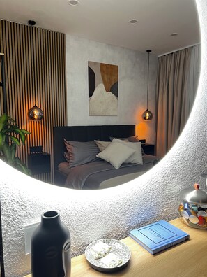 1 slaapkamer, een kluis op de kamer, een strijkplank/strijkijzer