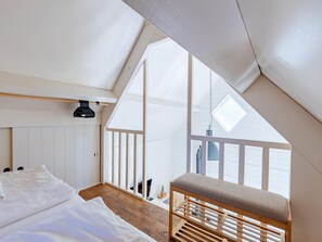 1 bedroom, bed sheets