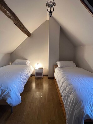 7 bedrooms, desk, iron/ironing board, free WiFi