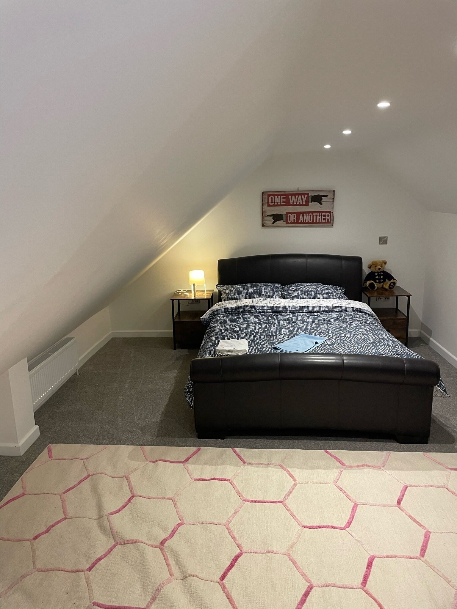 1 slaapkamer, een bureau, een strijkplank/strijkijzer, wifi